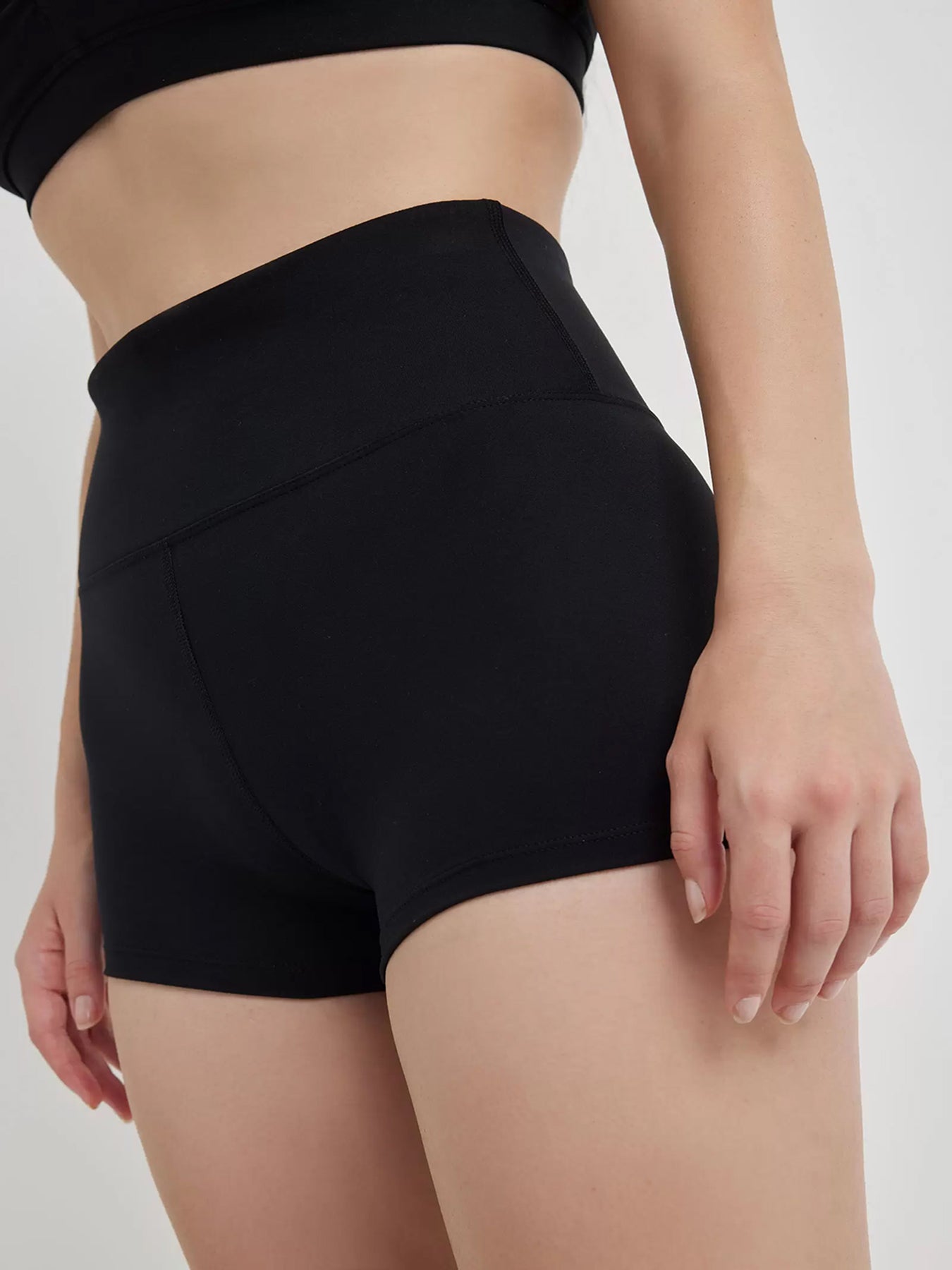 Voleybol ve Spor Aktiviteleri için Şort Tayt